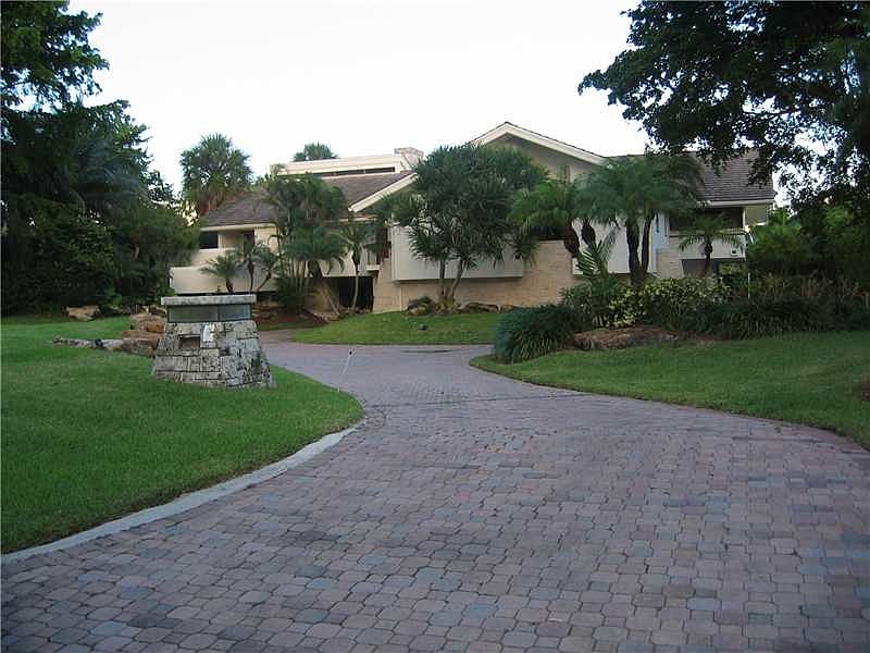1st image of 8201 Los Pinos Cir