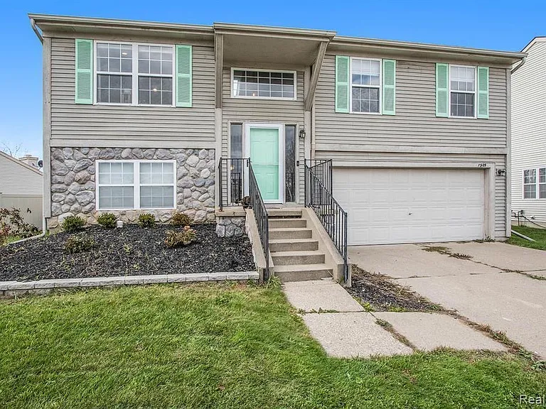 7305 Sea Mist Dr — Photo 1