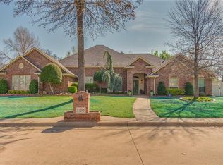 1100 Whispering Oak Dr, Midwest City, OK 73130