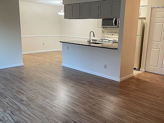 2nd image of 43 Eton Way #47