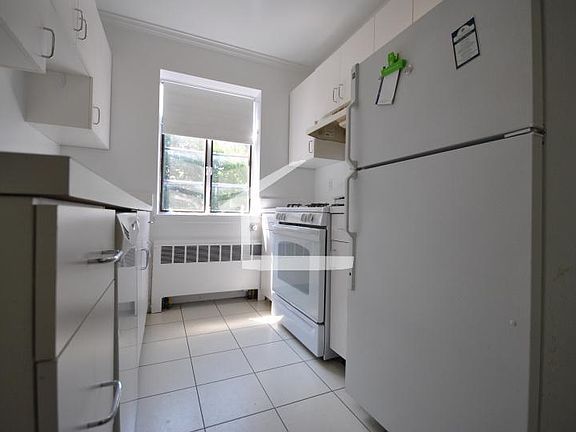 2nd image of 84 Saint Paul St #5TD