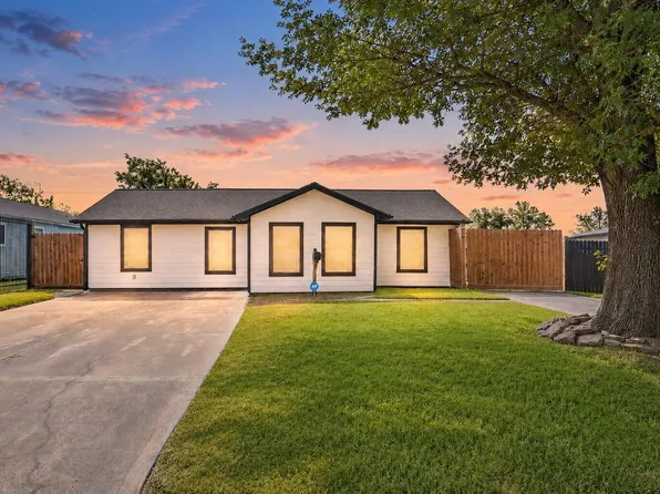 1206 Layton St, Baytown, TX 77520