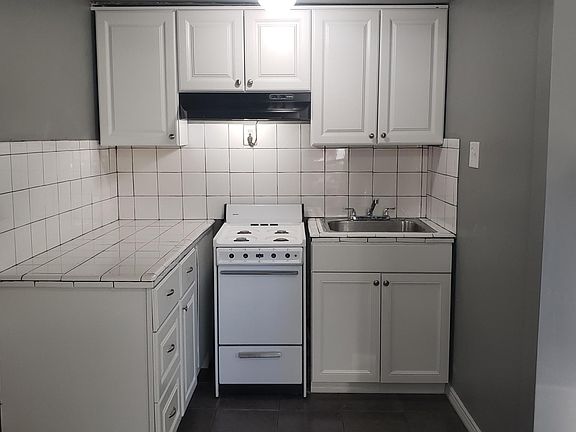 2nd image of 1019 Hoover Ave