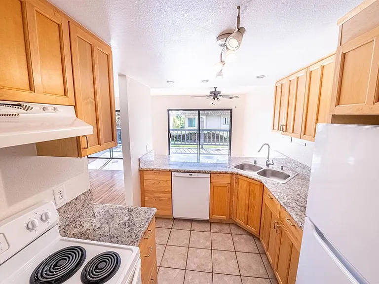 2374 Caringa Way — Photo 18