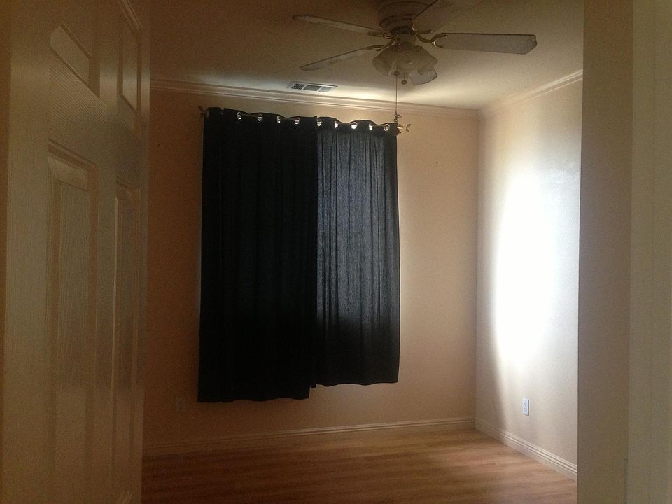 adjacent room pic, posted room is bigger in size