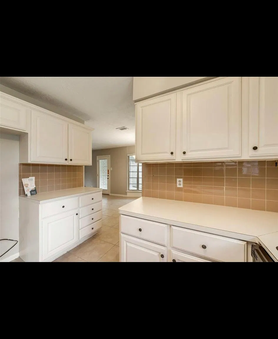 15602 Thunderbay Dr — Photo 3