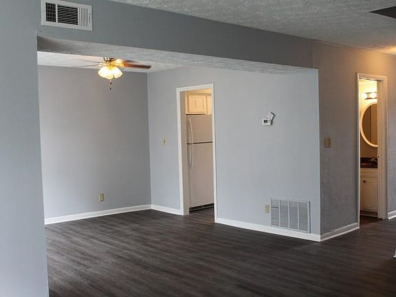 2nd image of 2689 Greentree Dr SE