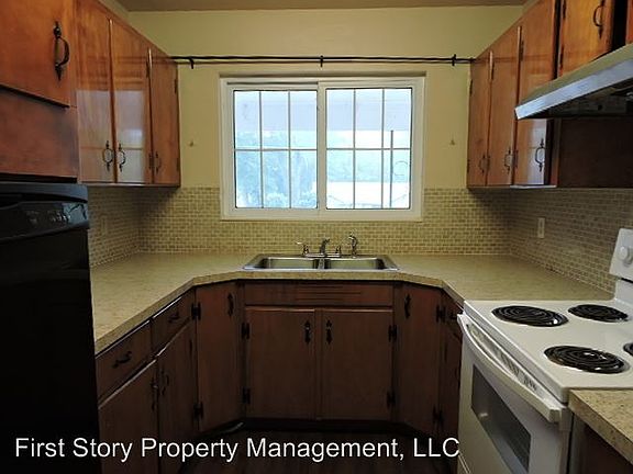 5th image of 904 Oak Knoll Ave