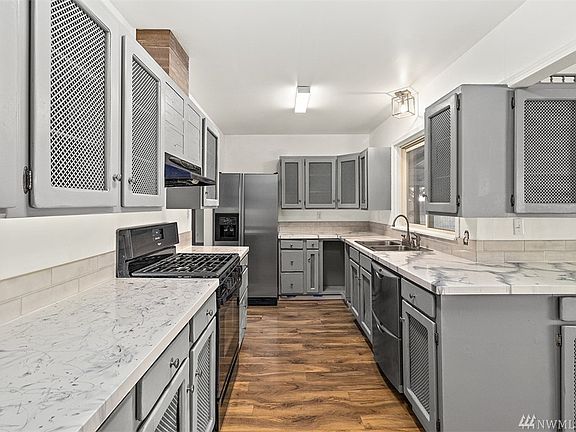 2nd image of 1312 28th Pl SE
