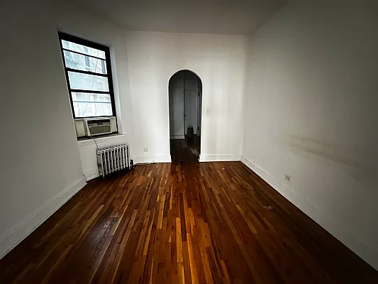 Rented by Salon Realty Corp | media 6