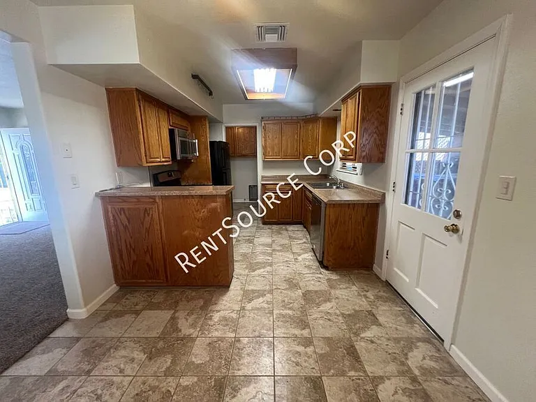 36854 Hayward Ave — Photo 5