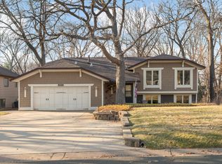 1421 Kerry Cir NE, Fridley, MN 55432