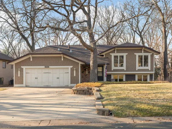 1421 Kerry Cir NE, Fridley, MN 55432