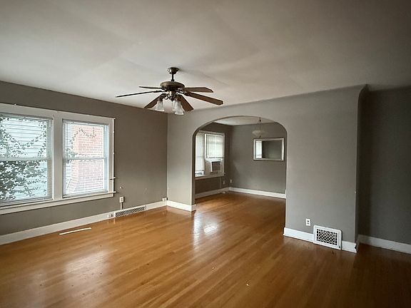 5th image of 916 N Capitol Ave