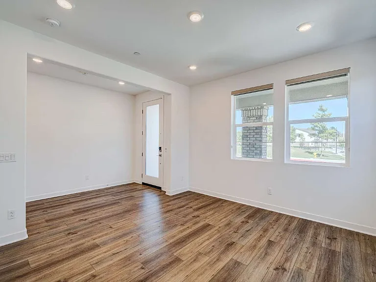 32465 Combine Dr — Photo 6