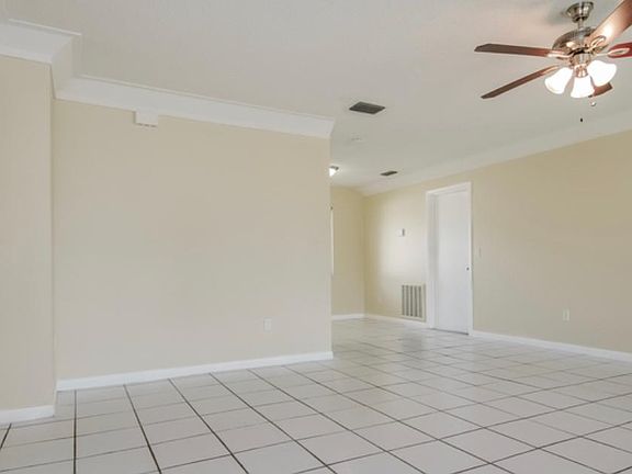 4th image of 4496 SW 27th Ave