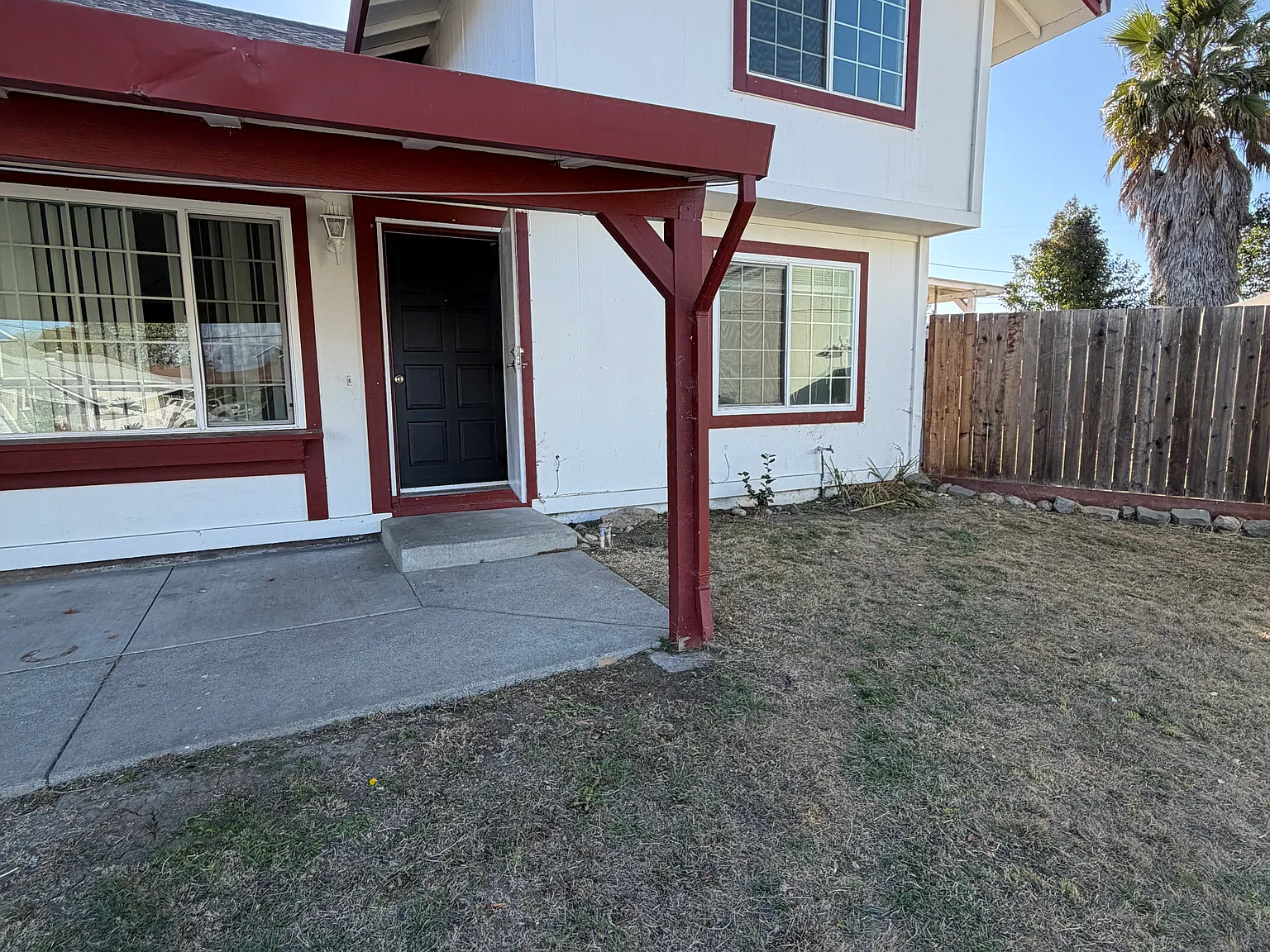 4 bed, 1820 sqft, $4,100 — Photo 2