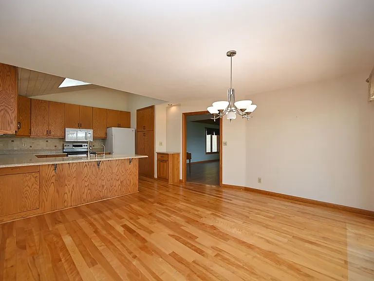202 Lac La Belle Dr — Photo 6