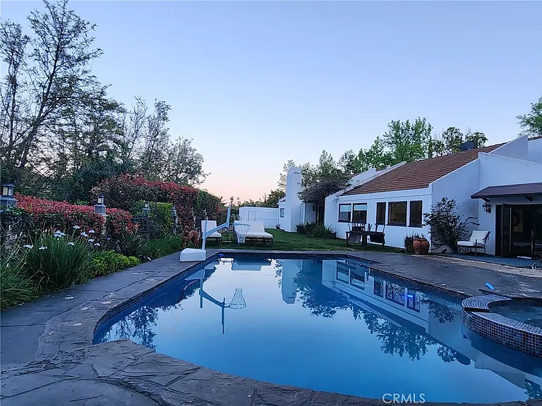 191 Dapplegray Rd — Photo 3