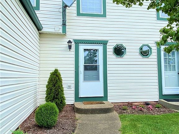 3rd image of 1445 Yorktowne Dr