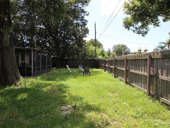 3rd image of 1454 Parkwood St