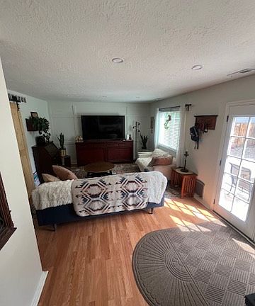 4th image of 689 S Fox Run Dr