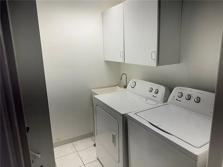 703 Saint James St — Photo 28