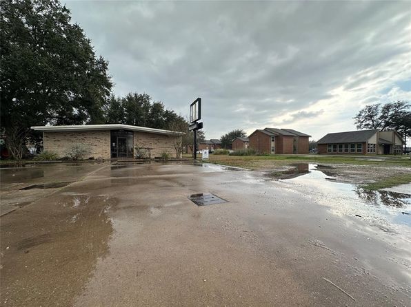 3019 Waller St, Waller, TX 77484