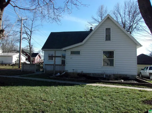 307 W 3rd St, Wakefield, NE 68784