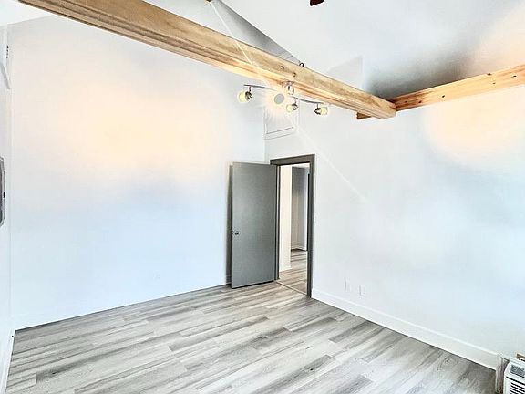 3rd image of 2712 N Farwell Ave #A