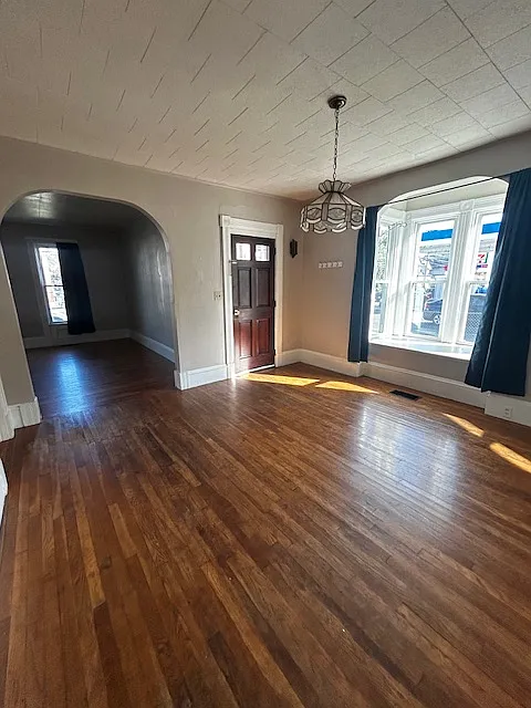 2 bed, $820 — Photo 2