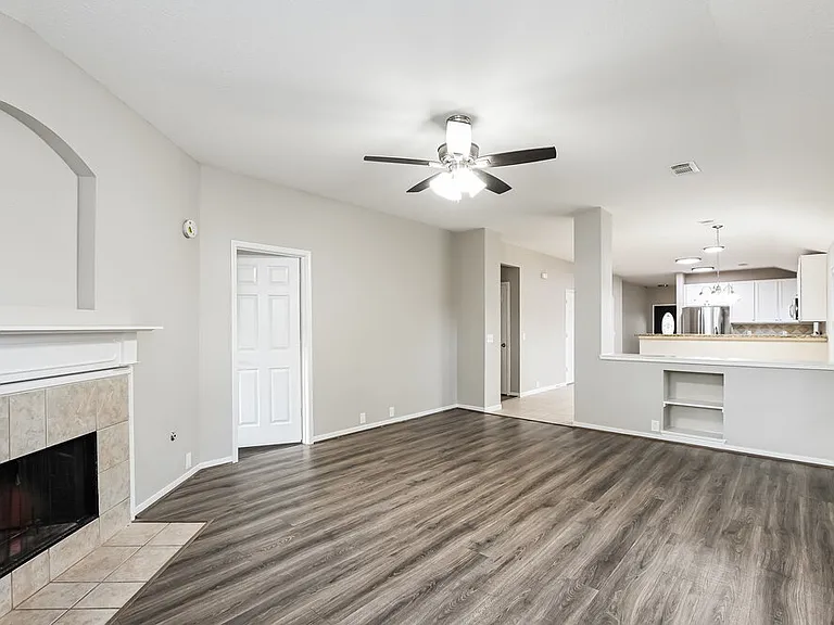 10403 Falling River Dr — Photo 4