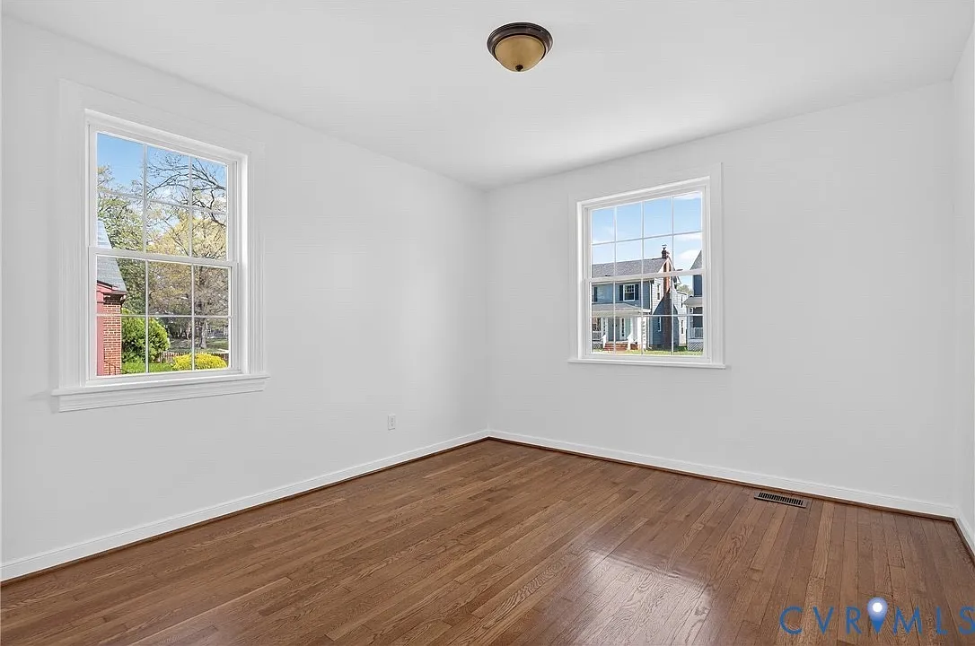 3 bed, 1305 sqft, $1,800 — Photo 1