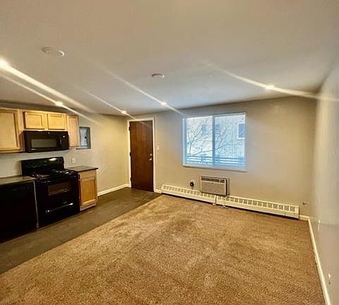 3rd image of 1431 N Pearl St APT 205