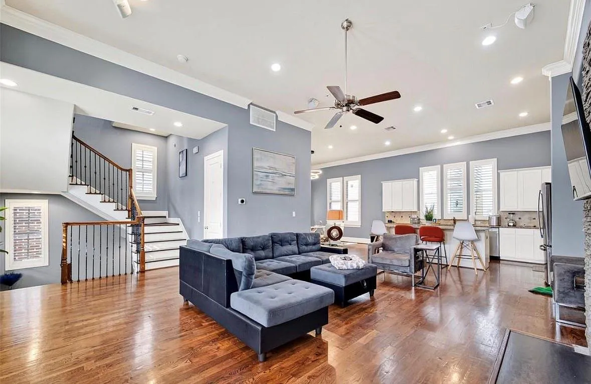 3 bed, 3.5 bath, 2802 sqft, $2,950 — Photo 4