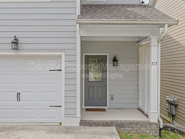 723 Ladd Ave — Photo 2