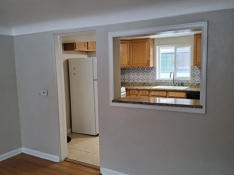 1535 Hudson St #6 — Photo 4