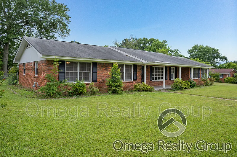 3 bed, 2.0 bath, 1632 sqft, $1,350 — Photo 2