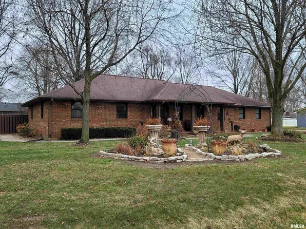 2624 S Broadway Ave, Salem, IL 62881