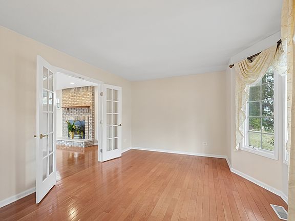 4th image of 18036 Crystal Ln