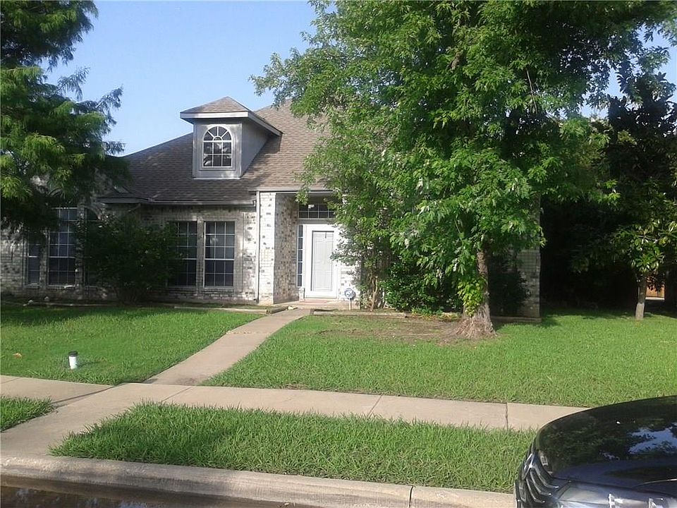 1st image of 104 S Carriage House Way
