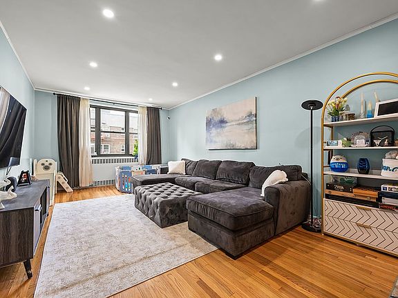 3rd image of 6735 Yellowstone Blvd APT 6A