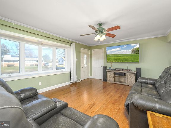 5th image of 705 Catalina Dr