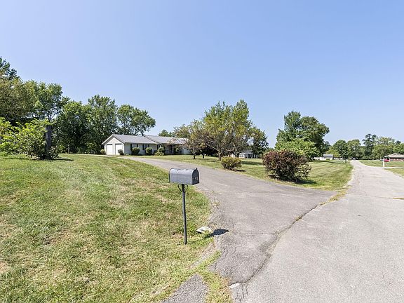 2nd image of 125 Delong Ln