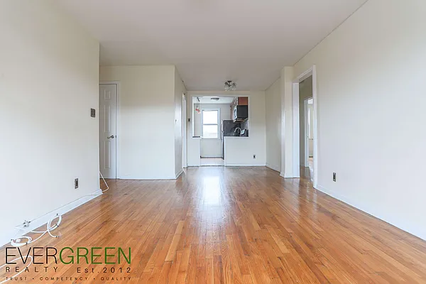 Rented by Evergreen Apartments BK | media 5