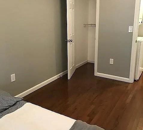 4th image of 320 New York Ave