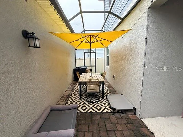 1704 Friendship Row — Photo 38