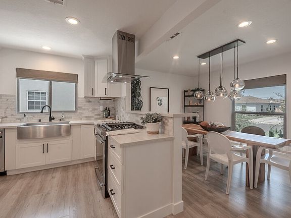 3rd image of 3914 Somerset Dr