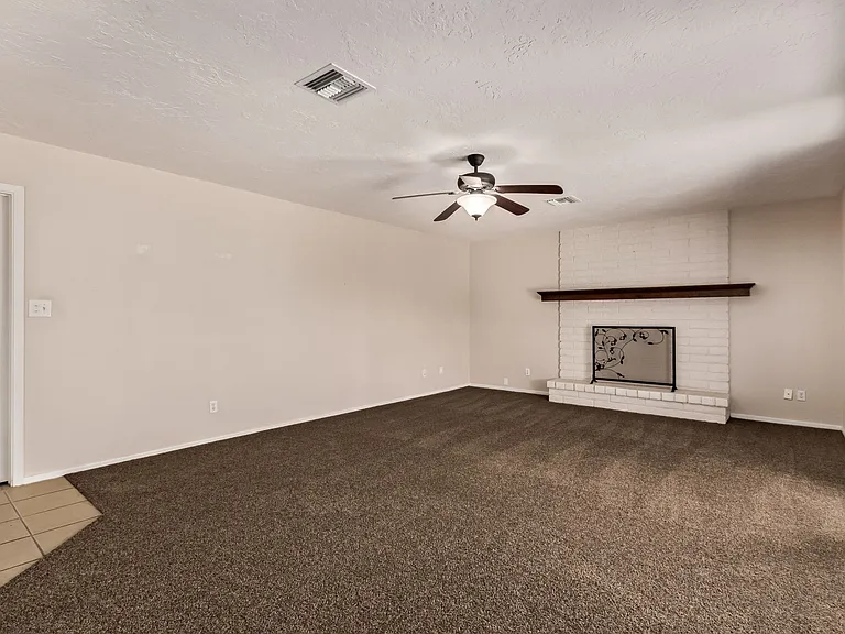 2637 E Sierra St — Photo 12