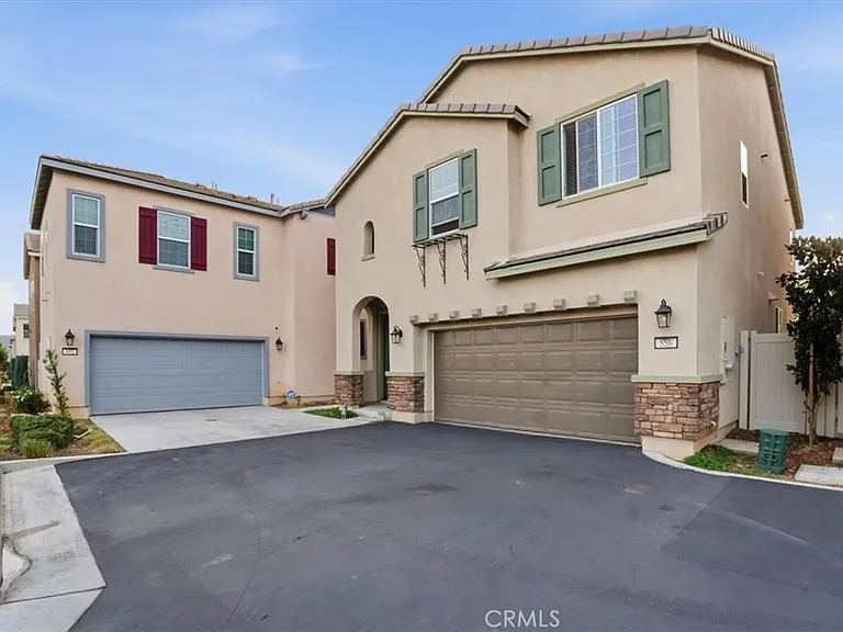 556 Enzo St — Photo 2